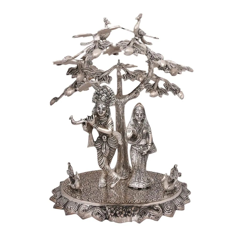 Radha Krishna Big Tree, photo 1 of 4