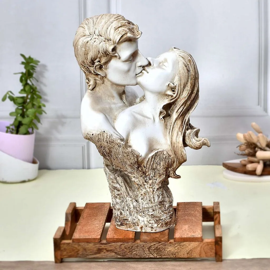 Kissing Couple Resin Bust, photo 1 of 4