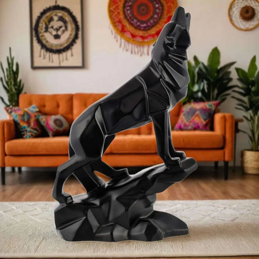 Resin Howling Wolf Statue, photo 1 of 4