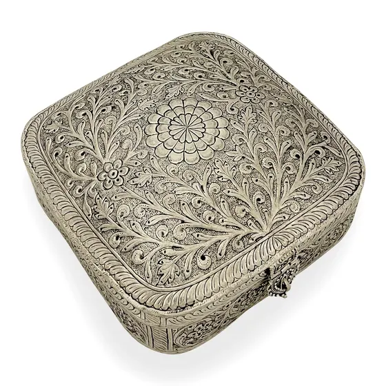 Box Oval Peacock On Top